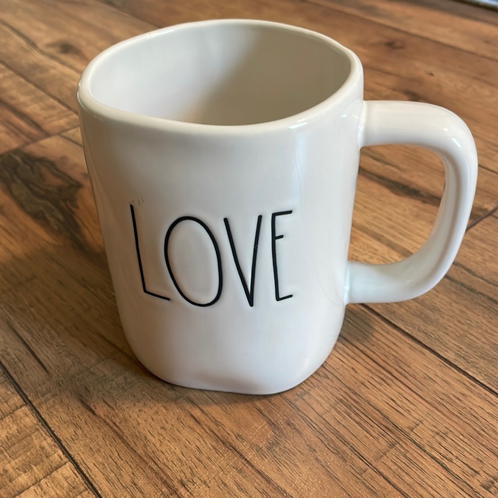 Rae Dunn mug.